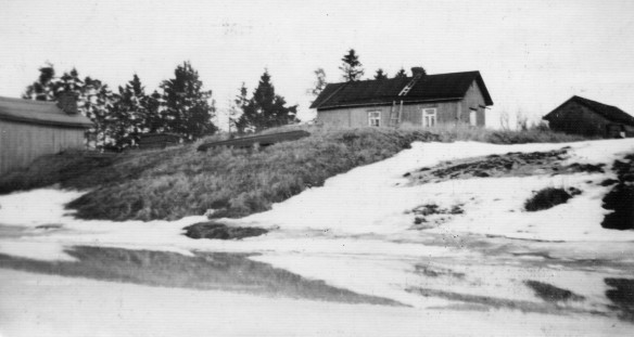 Peleniusten mökki - rantapenkka 28.2.1943